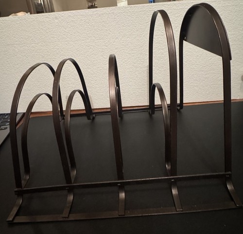 Black metal freestanding arch - metal,